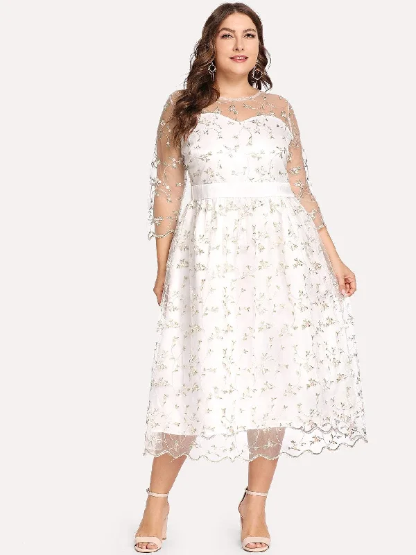 Saturday Steals – Grab Your Favorites Plus Embroidered Mesh Overlay Sweetheart Neck Dress Saturday Steals – Grab Your Favorites Plus Embroidered Mesh Overlay Sweetheart Neck Dress