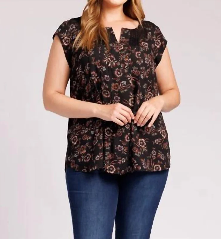 Baylee Floral Top With Lace In Black