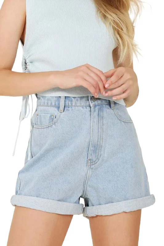 Vintage Vibe Denim Shorts In Light Wash